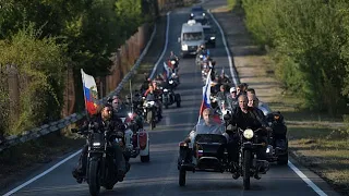 Putin joins bikers for a ride in Crimea| CCTV English