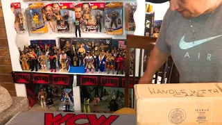 AEW Unrivaled Brandi unboxing