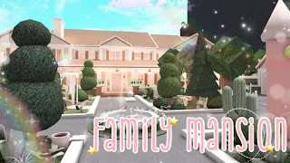 pastel family mansion house tour + layout🏡💗 | Roblox Bloxburg RP with voice |