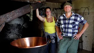 ITINERARI: DUE CUORI E UNA COLDERA, GIOVANI ALPIGIANI ALL' ALPE CAMISOLO, SOTTO IL RIFUGIO GRASSI.