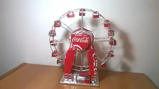 Ruota Panoramica costruita con lattine di Coca Cola