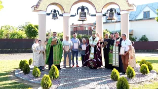 Довгоочікуване освячення: у Свято-Троїцькій церкві  Мукачева з'явилися новий іконостас і дзвони