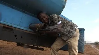 Kenyan farmer delivers water for drought-hit elephants