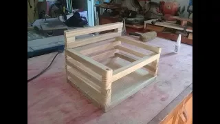 Cadeirinha de balanço pra criança feito de madeira