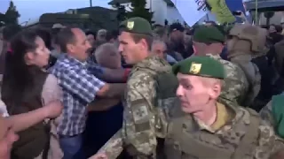 Protesters Rush Mikheil Saakashvili Through Polish-Ukrainian Border Crossing