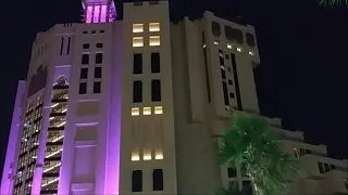 Вечерняя прогулка возле отеля Bahi Ajman Palace. ОАЭ. UAE