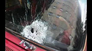 В Черновцах во время движения обстреляли машину, ранены два человека.