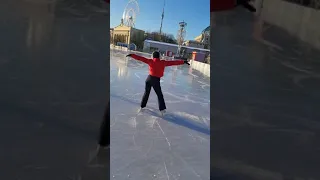 Evgenia Medvedeva looks like dancing queen | She's in ice skating rink & sunny weather  🤩💃🏻🔥