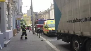 Tragická dopravní nehoda  nákladní vozidlo po střetu s chodcem - Olomouc   Palackého ul