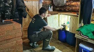 I'm building a cupboard for groceries in my log cabin from improvised materials