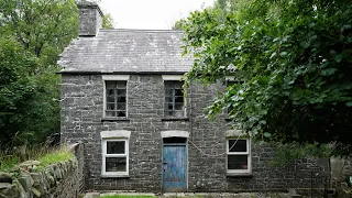 FULL OF DEAD BODIES Abandoned House WE GOT CAUGHT INSIDE