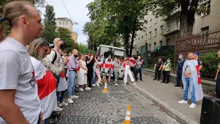 Пожелания Лукашенко на день рождения от БЧБ белорусов под посольством РБ в Киеве