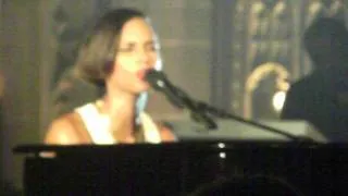Alicia Keys - If I Ain't Got You [HD] - MTV Crashes - Manchester Cathedral - 24/09/2012