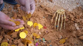 Follow the treasure experts to find the treasure buried by pirates, worth millions of dollars