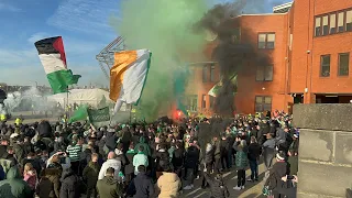 CRAZY SCENE !!! CELTIC TEAM BUS ARRIVING BEFORE THE CELTIC V MOTHERWELL GAME (GREEN BRIDGE / BHOYS )