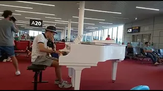 Love Story/ The Godfather piano  airport paris