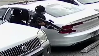 Video shows heavily armed robbers ambush man in Lauderdale Lakes