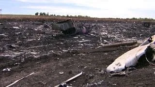 At site of MH17 crash, fighting stalls recovery effort