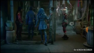 Mal wants to stay at the isle - Descendants 2