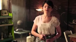 Once upon a time s01e07 Emma throws Mary Margaret's flowers away