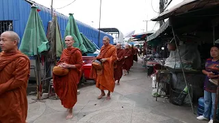 [Live] หลวงตาสินทรัพย์บิณฑบาตด่านช่องเม็ก  9/3/67