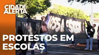 Alunos de colégio estadual realizam protesto contra tercerização de gestão das escolas