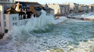 Momentos Que Olas Gigantes Chocan Contra Edificios