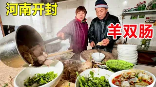 Henan Kaifeng, heavy taste food sheep double intestine, all kinds of sheep boiled in one pot, and m