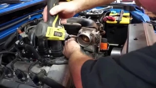 Toyota FJ Cruiser Cleaning the Throttle Body and MAF Sensor.