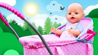 Vidéo pour enfants. Bébé Born Annabelle fait sa routine matinale. Promenades et dîners du poupon.