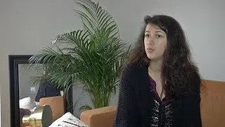 La vie sous protection de Zineb El Rhazoui, journaliste à Charlie Hebdo