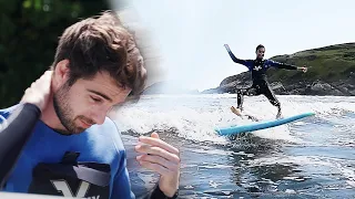 IL TEST LE SURF POUR LA PREMIÈRE FOIS 📸🏄🏻‍♂️