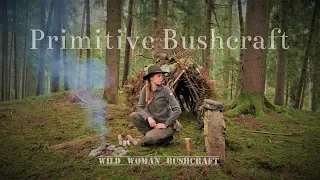 🏕️🌲Primitive Bushcraft in the dark woods - Primitive technology🏕️🌲 - Vanessa Blank - 5K