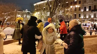 Каждый день веселье и танцы на главной рождественской ярмарке Санкт-Петербурга на Манежной площади!)