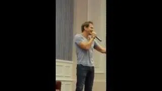 Seb singing Je t'aimais, je t'aime et je t'aimerais by Francis Cabrel @Pariscon