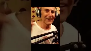 URI GELLER BENDS A SPOON LIVE IN OUR STUDIO 😱