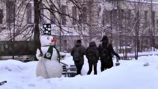 Суперржач в Томске испуг снеговик снеговик пугает людей падение снеговика снежные шутки фильм 1