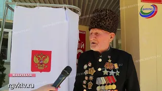 Ветеран ВОВ Ибрагим-Паша Садыков принял участие в голосовании по поправкам в Конституцию страны