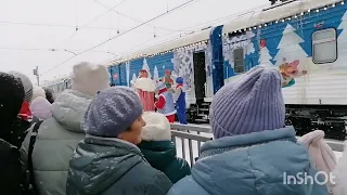 В город Серов Свердловская Область приезжали Дедушка мороз и снегурочка 23.11.2023