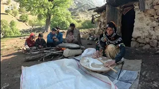 Baking bread and making rope with sheep's wool in nomadic life