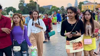 Cambodia tour 2024 : Best Walking tour at Riverside & Royal Palace in Phnom Penh City