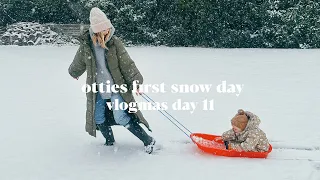 Otties First Snow Day & Wrapping Presents | Vlogmas Day 11