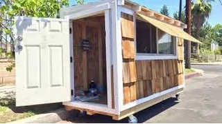 Man Builds Homes for the Homeless - Positive News