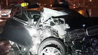 ДТП КИЕВ ЗАГС: водитель уничтожил БМВ о столб и сбежал