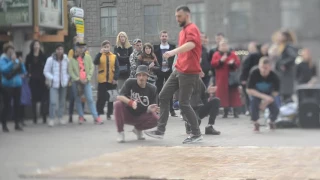 Копия видео "Крещатик. Танцы на Крещатике. Street dance in Kiev. 2017 весна 3"