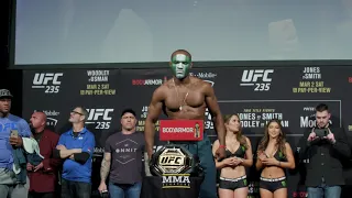 UFC 235 Weigh-Ins: Tyron Woodley vs. Kamaru Unman Staredown - MMA Fighting