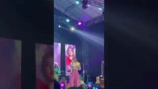 MERINDING🥹 suara melengking raisa saat nyanyi Bahasa Kalbu- off air di bali