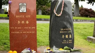 На могиле Брюса Ли,человек легенда! Сиэтл шт.Вашингтон США.
