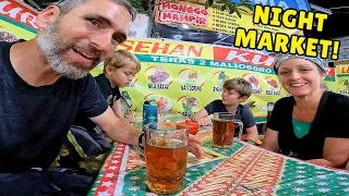 FOREIGNERS EXPLORE the MALIOBORO Night Market in Yogyakarta, Indonesia 🇮🇩