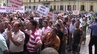 TREGETARET NE PROTESTE KERKOJNE QE TE MOS MBYLLET TREGU TEK ISH UZINA DINAMO LAJM